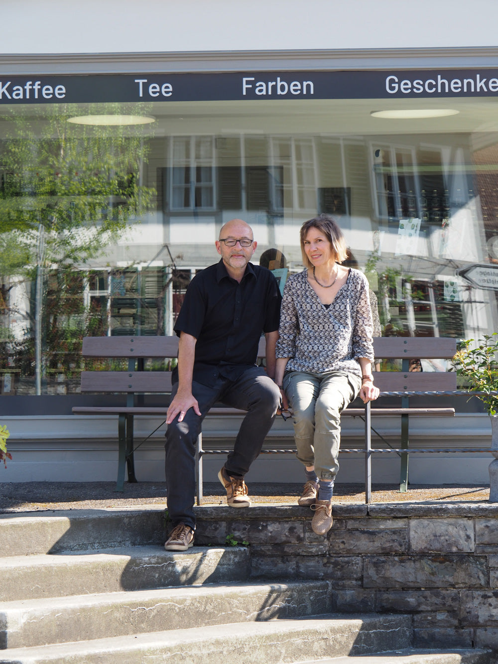 Daniel und Eva Wengger vor dem Atelier 1818 in Oberdiessbach