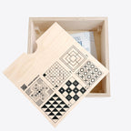 Detailaufnahme vom NaniCube2 Spiel von Nanimanu, Box mit alle Spiele