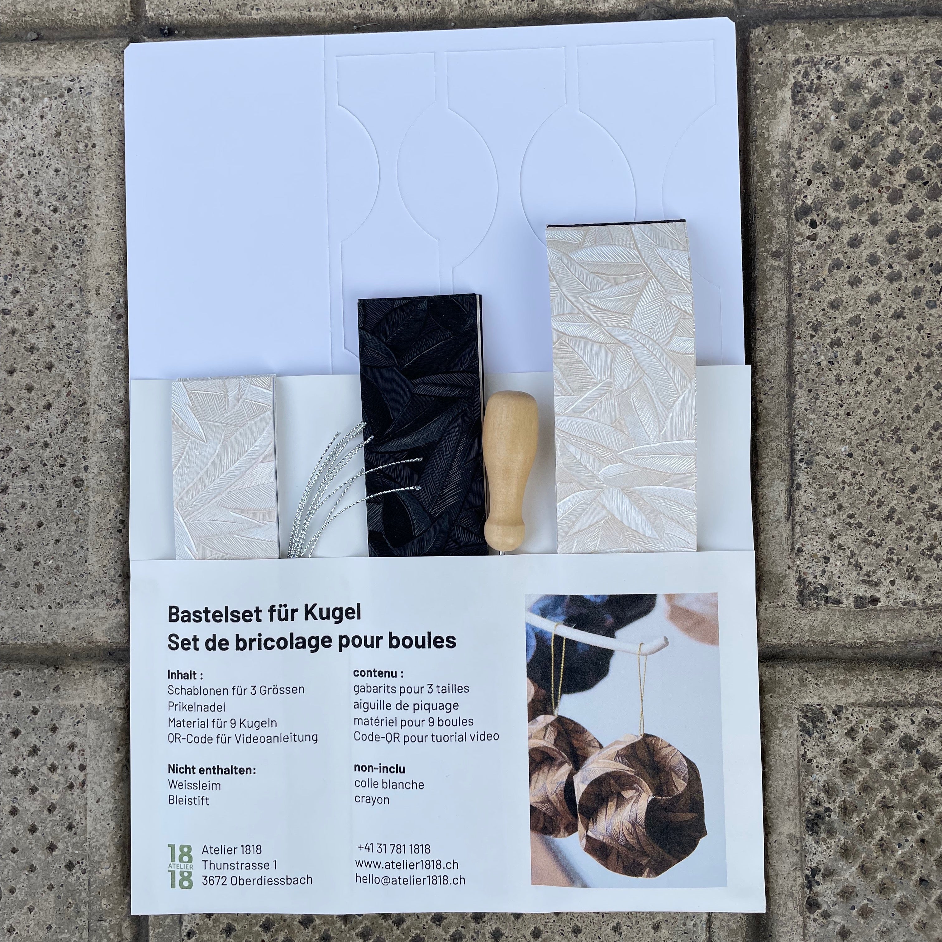 Bastelset für Kugel, mit Schablonen und Prikelnadel, Design Glööckler Floral Schwar weiss
