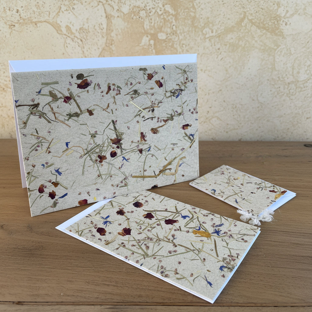 Grusskarten mit Kuvert A5, A6, A7 aus Naturmaterialien von Organoids Design Almwiese light