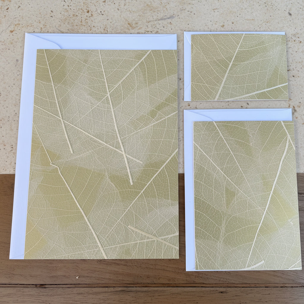 Grusskarten mit Kuvert A5, A6, A7 aus Naturmaterialien von Organoids Design Skelettblätter Gold