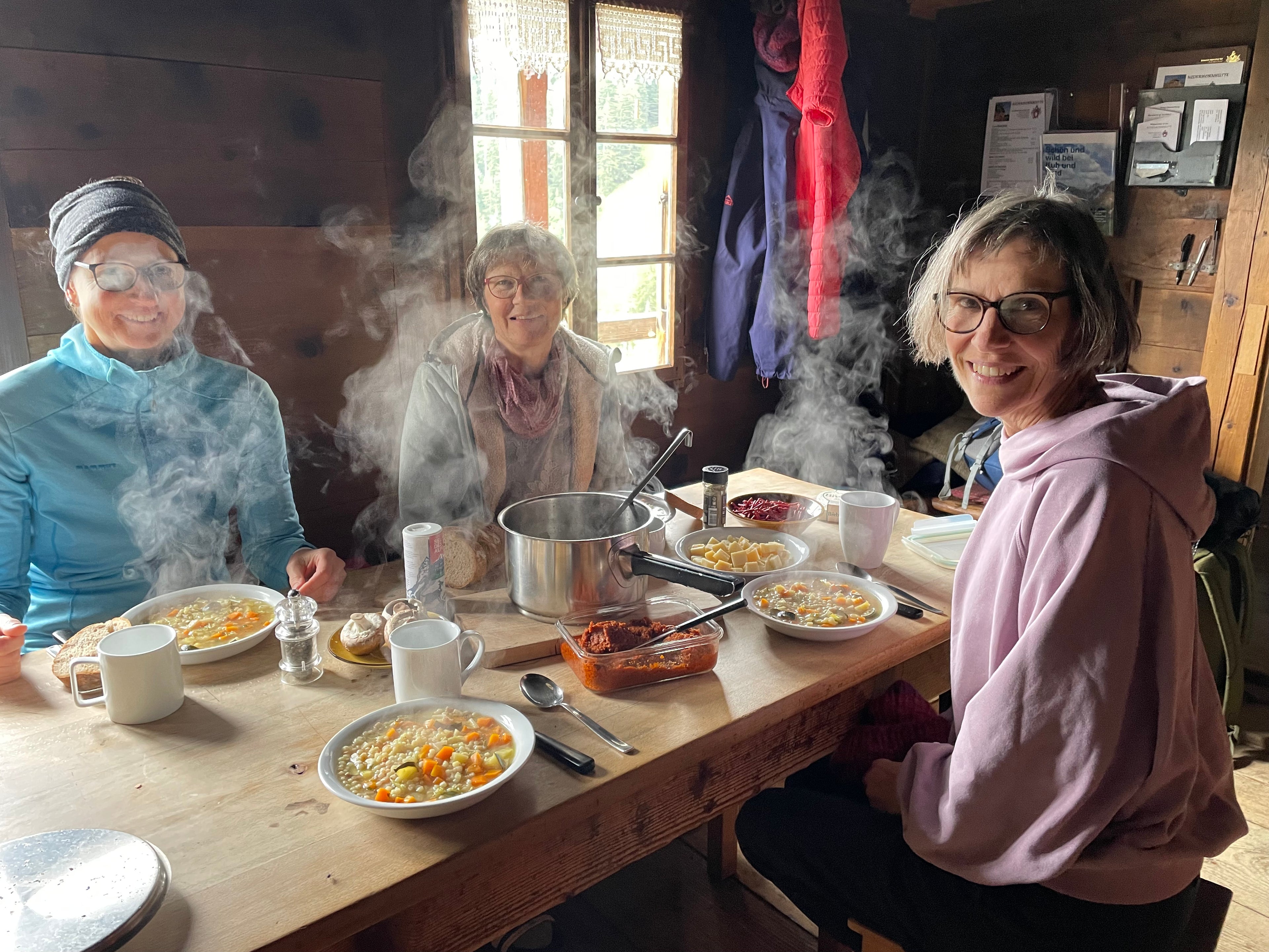 Gemütlich, Buchbindeworkshop auf der Alp