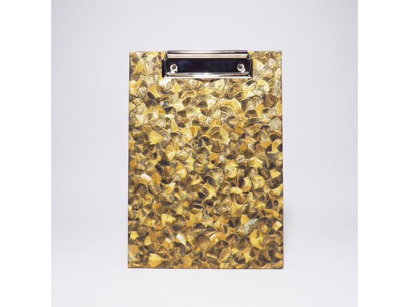 Handgefertigtes Klemmbrett vom Atelier 1818, A5, die ideale, stabile Schreibunterlage für kreative Notizen und freies Schreiben ohne Tisch. Design Glööckler Plume Gold
