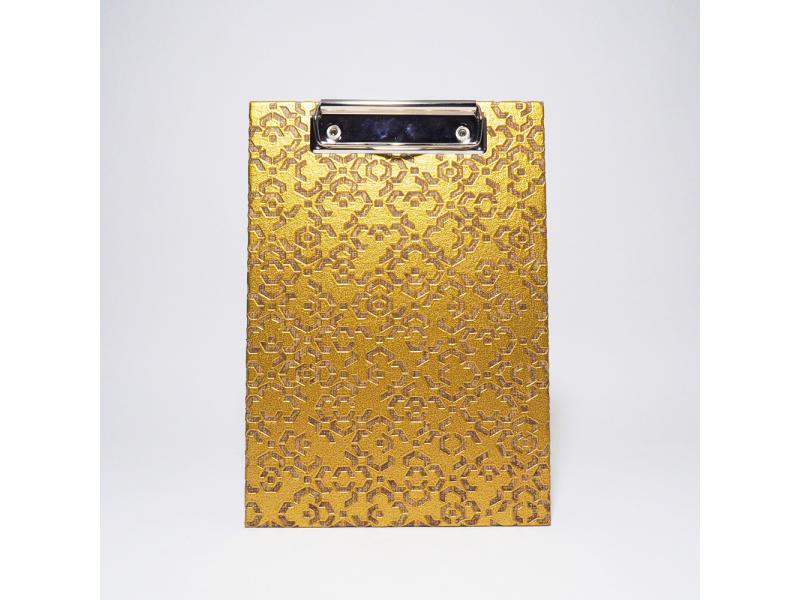 Handgefertigtes Klemmbrett vom Atelier 1818, A5, die ideale, stabile Schreibunterlage für kreative Notizen und freies Schreiben ohne Tisch. Design Marrakesch Gold