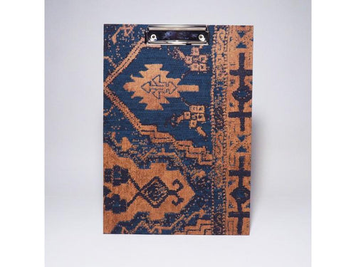 Handgefertigtes Klemmbrett vom Atelier 1818, A54 die ideale, stabile Schreibunterlage für kreative Notizen und freies Schreiben ohne Tisch. Design Oriental Story blue