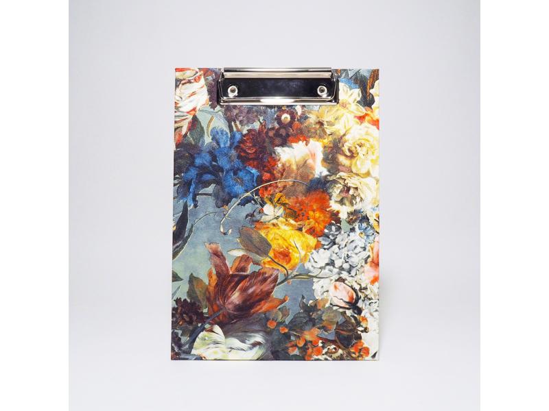 Handgefertigtes Klemmbrett vom Atelier 1818, A5, die ideale, stabile Schreibunterlage für kreative Notizen und freies Schreiben ohne Tisch. Design Passepartout blue