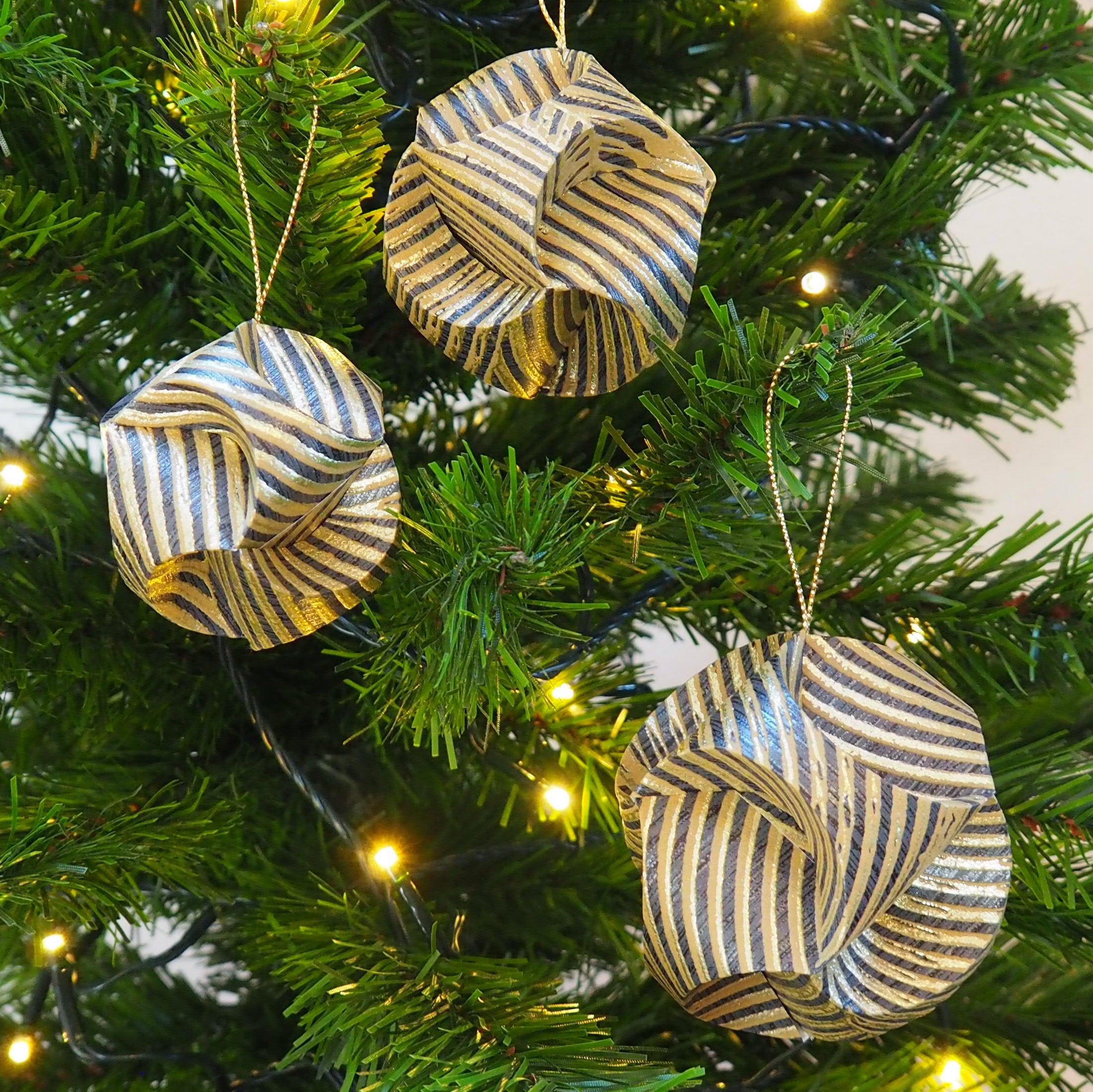 Dekokugeln, Weihnachtskugeln aus Papier, handgemacht Design Circle Nala cape town