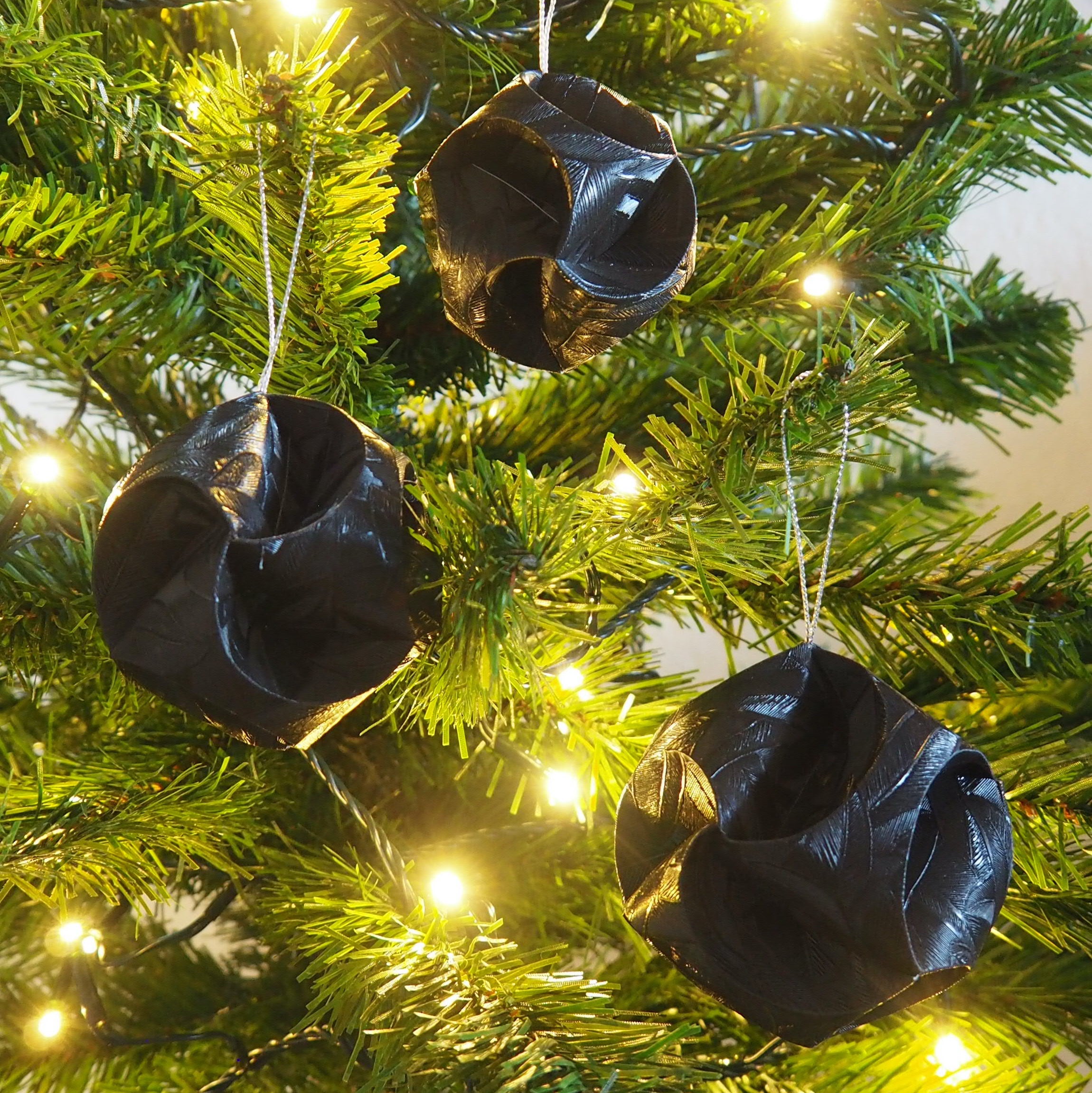 Dekokugeln, Weihnachtskugeln aus Papier, handgemacht Design Glööckler floral black schwarz
