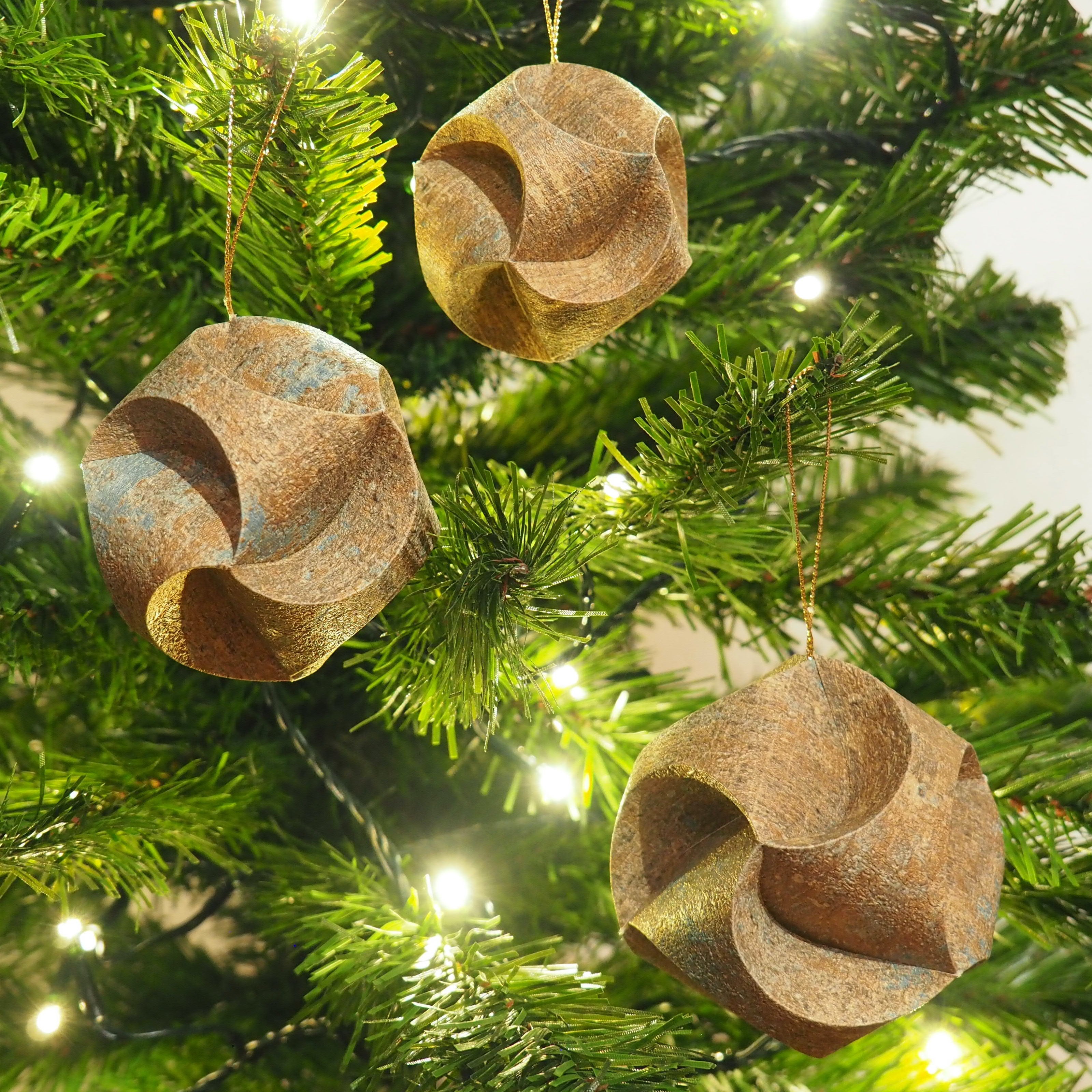 Dekokugeln, Weihnachtskugeln aus Papier, handgemacht Design History of Art