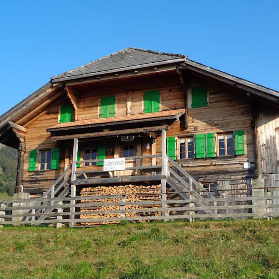 Die SAC Niederhornhütte in Boltigen Simmental Schweiz