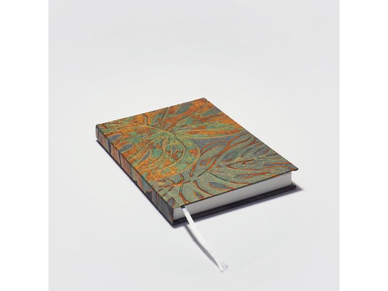 Von Hand produziertes Notizbuch A6 vom Atelier 1818 – kombiniert traditionelle Buchbindekunst mit moderner, fühlbarer Ästhetik. Design Casual Floral