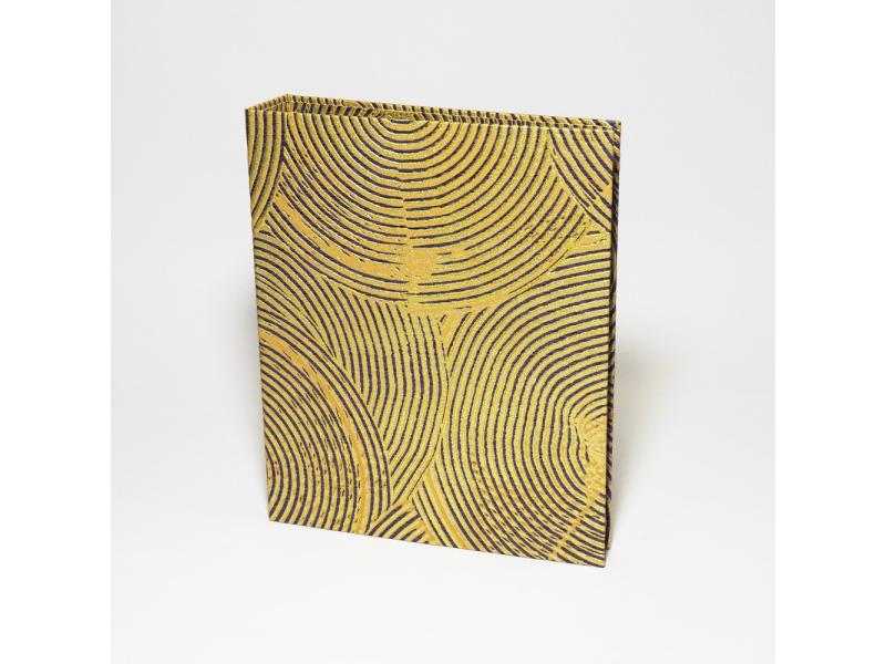 Hochwertiger A5 Ringordner vom Atelier 1818 zur stilvollen Aufbewahrung besonderer Dokumente, handgefertigt aus edlem Materialien, Design Nala Cape Town