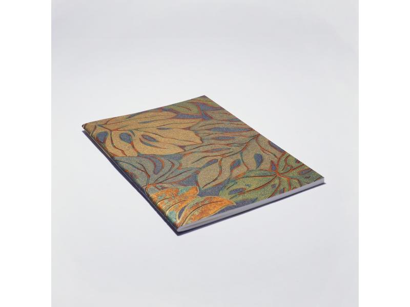 Edles Notizheft vom Atelier 1818: Handgearbeitetes A5 Heft und besondere Materialhaptik für ein einzigartiges Schreibgefühl. Design Casual Floral