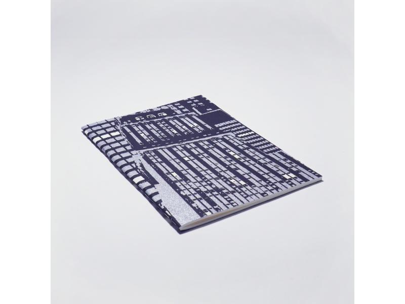 Edles Notizheft vom Atelier 1818: Handgearbeitetes A5 Heft und besondere Materialhaptik für ein einzigartiges Schreibgefühl. Design Day & Night Fluorescent Dark