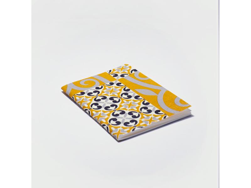 Edles Notizheft vom Atelier 1818: Handgearbeitetes A6 Heft und besondere Materialhaptik für ein einzigartiges Schreibgefühl. Design KAchel Yellow