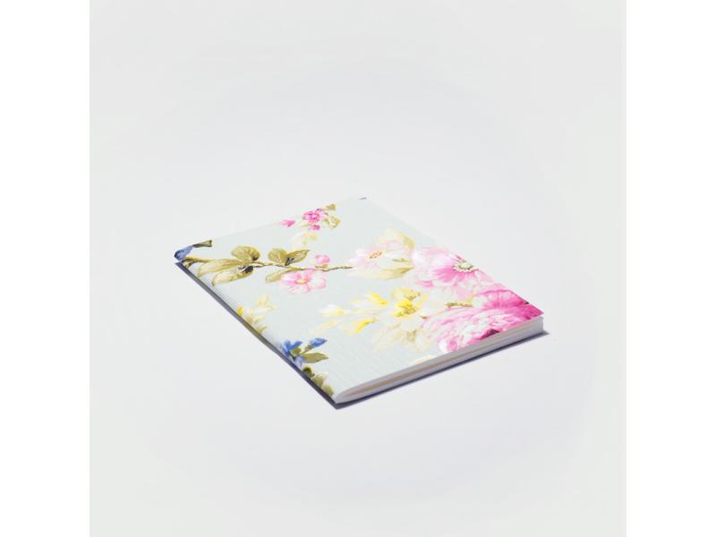 Edles Notizheft vom Atelier 1818: Handgearbeitetes A6 Heft und besondere Materialhaptik für ein einzigartiges Schreibgefühl. Design Floral