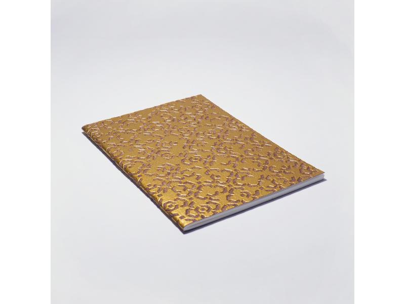 Edles Notizheft vom Atelier 1818: Handgearbeitetes A5 Heft und besondere Materialhaptik für ein einzigartiges Schreibgefühl. Design Marrakesch Gold
