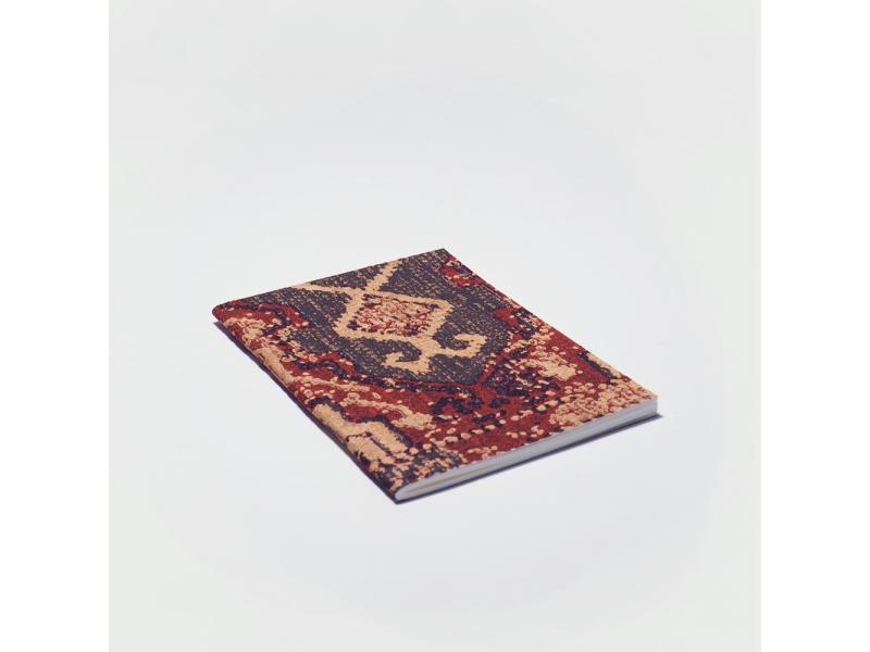Edles Notizheft vom Atelier 1818: Handgearbeitetes A6 Heft und besondere Materialhaptik für ein einzigartiges Schreibgefühl. Design Oriental Story Red