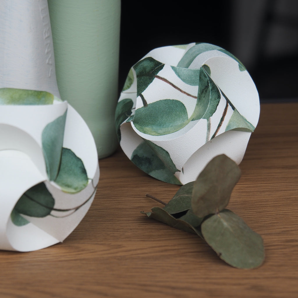 Papierkunst kugeln aus der Tapete Desin Blätter Green