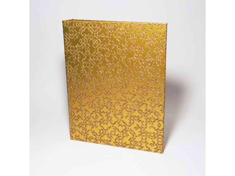 Hochwertiger A4 Ringordner vom Atelier 1818 zur stilvollen Aufbewahrung besonderer Dokumente, handgefertigt aus edlem Materialien, Design Marrakesch Gold