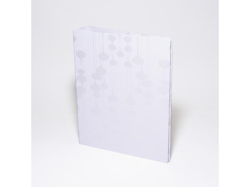 Hochwertiger A5 Ringordner vom Atelier 1818 zur stilvollen Aufbewahrung besonderer Dokumente, handgefertigt aus edlem Materialien, Design New Life White