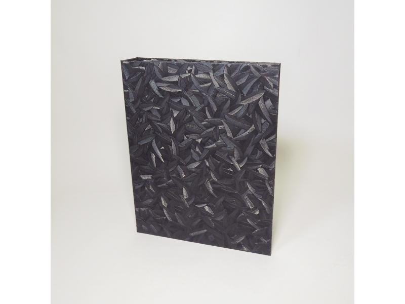 Hochwertiger A4 Ringordner vom Atelier 1818 zur stilvollen Aufbewahrung besonderer Dokumente, handgefertigt aus edlem Materialien, Design Glööckler Floral Black