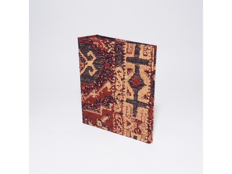 Hochwertiger A6 Ringordner vom Atelier 1818 zur stilvollen Aufbewahrung besonderer Dokumente, handgefertigt aus edlem Materialien, Design Oriental Story red