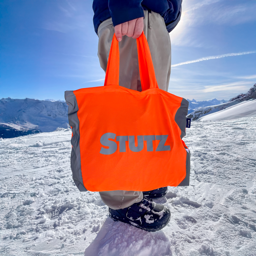 BAUT STUDIO Stutz Tasche aus Warnwesten Upcycling im Schnee,  Miningmap Bern