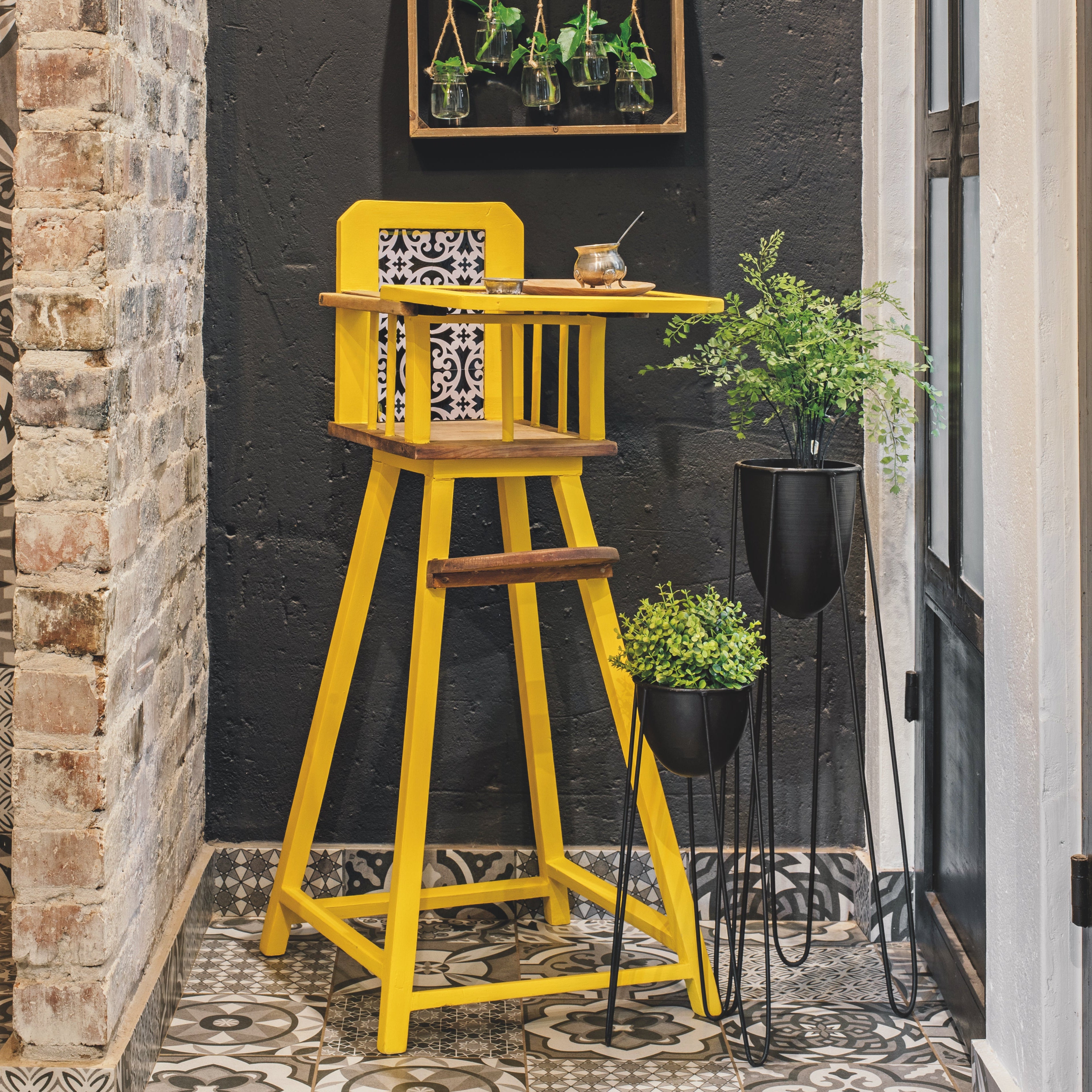 Upcycling mit Tjhoko Paint Kinderhochsitz