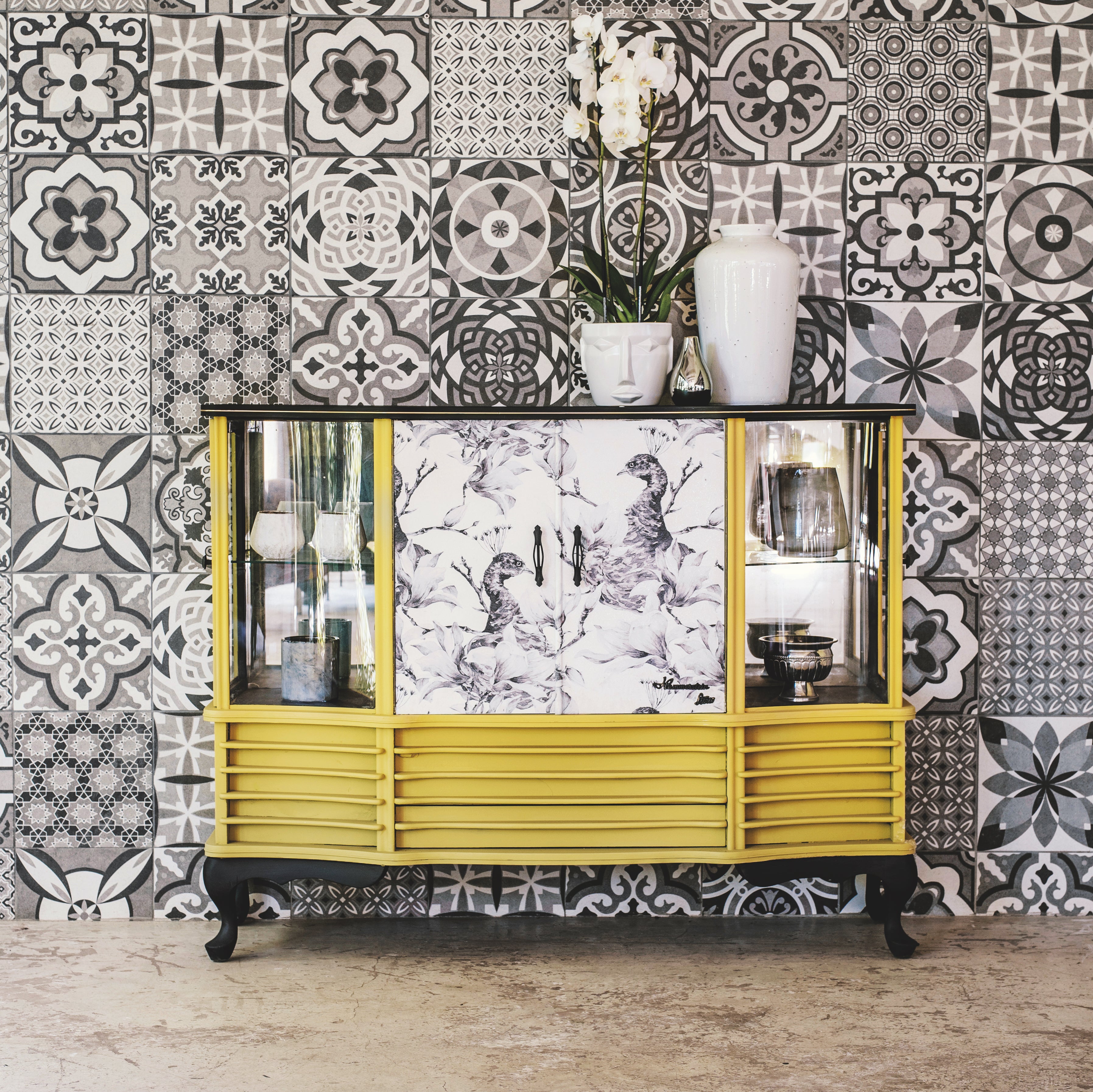 Upcycling mit Tjhoko Paint Vitrine