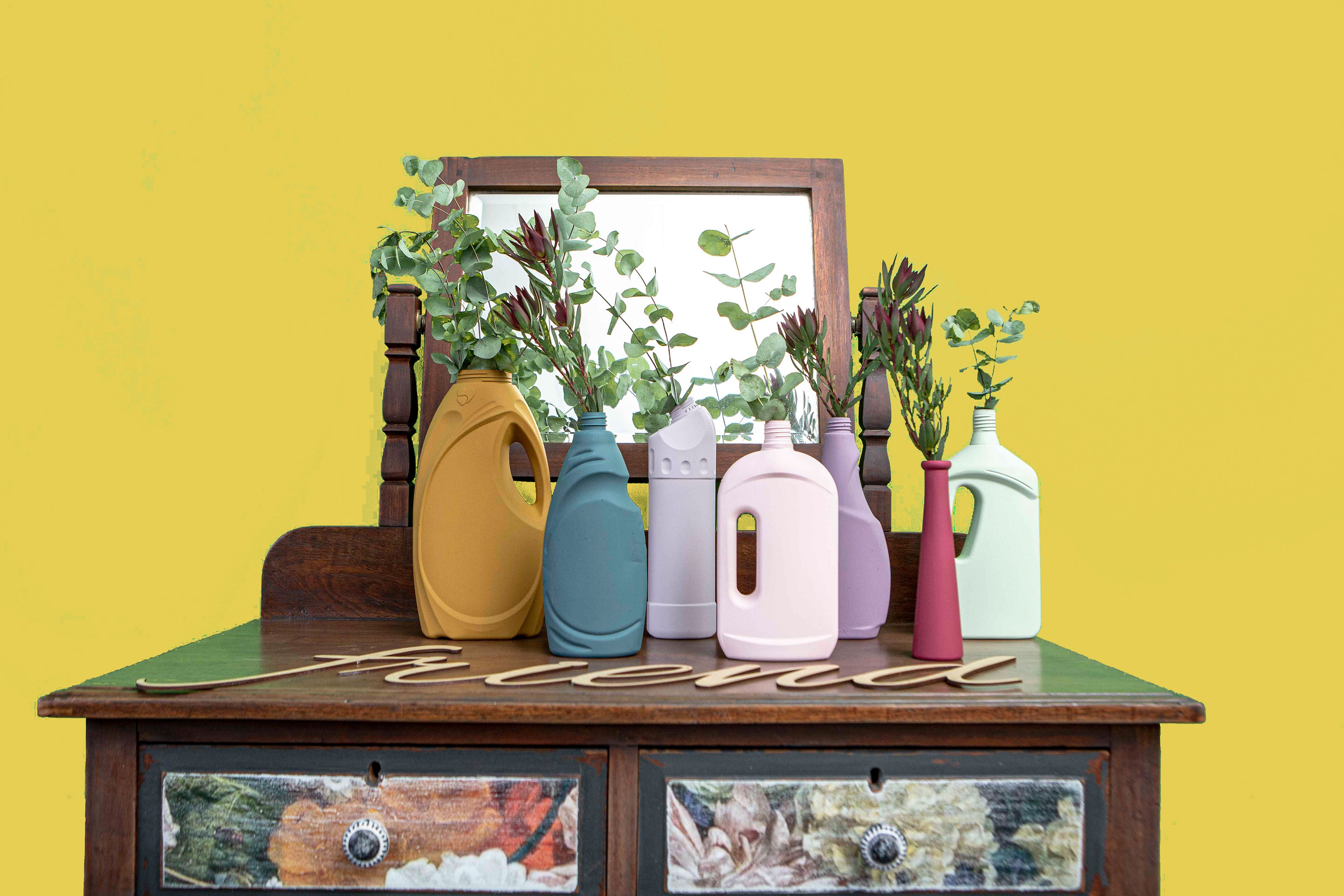 Upcycling mit Tjhoko Paint Plastikflaschen