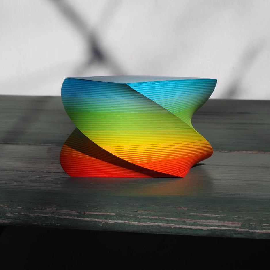 Twister Bloc, Regenbogenfarben, von Hand gedreht in der Schweiz